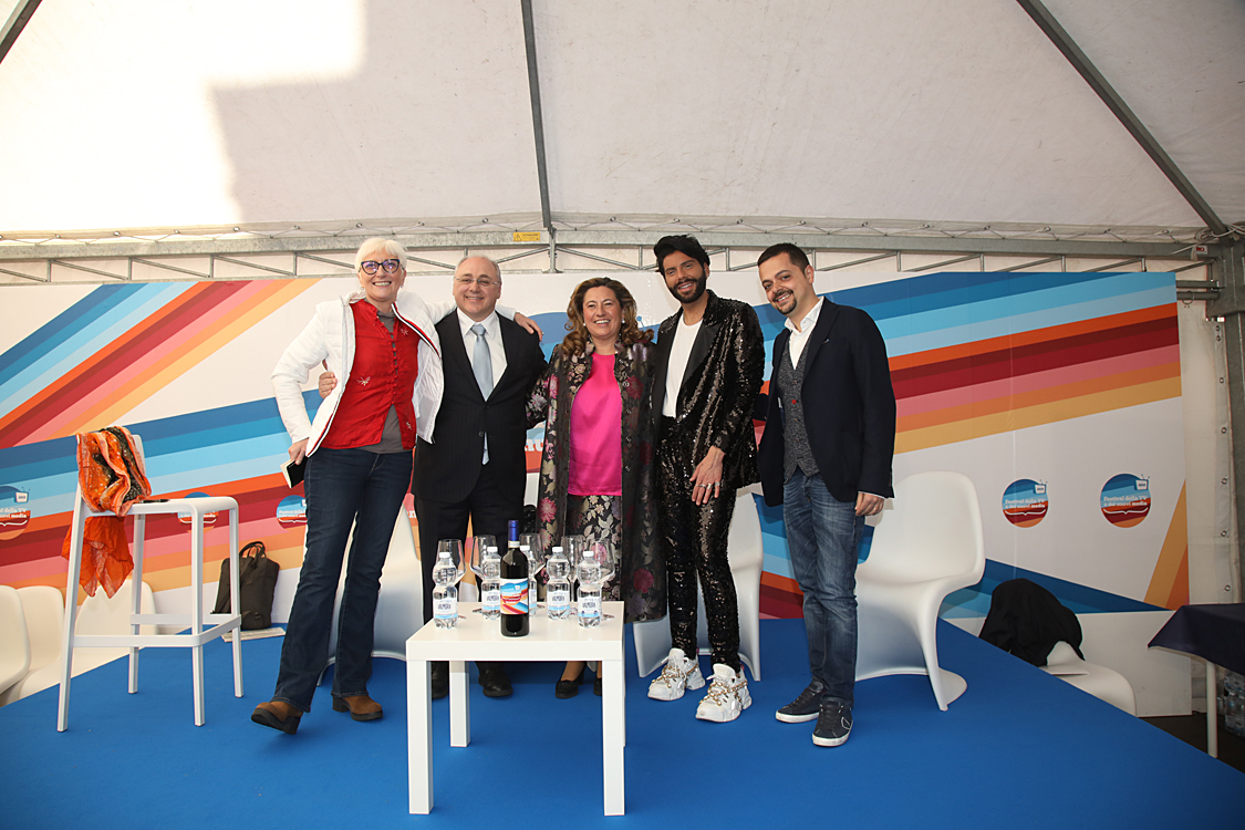 Festival della TV e dei Nuovi Media 2019_240.jpg - Real Time, la Tv delle meraviglie Un  racconto di storie e persone reali con contenuti attuali e uno stile innovativo in costante evoluzione,  ci porta con i suoi protagonisti nel mondo meraviglioso di due programmi divenuti ormai cult:  “Il Castello delle cerimonie” e “Il Salone delle Meraviglie”.Federico Lauri, Imma Polese, Gesualdo Vercio con Alessandra Comazzi.